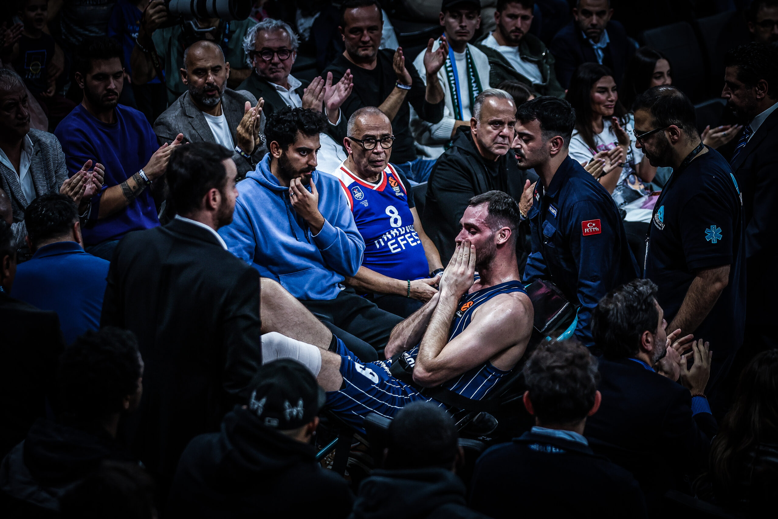 Ο Γιώργος Παπαγιάννης μετά τον τραυματισμό του  (EUROKINISSI)