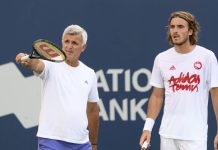 «Eίσαι η άγκυρα και η φωτιά μου» Ο Στέφανος Τσιτσιπάς με τον πατέρα του Απόστολο (Photo by Julian Avram