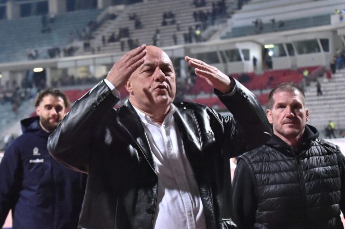 Ο Αχιλλέας Μπέος έστειλε φιλάκια στην «πράσινη» εξέδρα μετά την ΦΩΤΟ ΒΑΣΙΛΗΣ ΟΙΚΟΝΟΜΟΥ