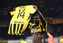 Πιερό για την αφιέρωση του Ζίνι στο ΑΕΚ Ο Ζίνι με τη φανέλα του Πιερό στο ΑΕΚ - Άρης (ΓΙΩΡΓΟΣ ΜΑΤΘΑΙΟΣ