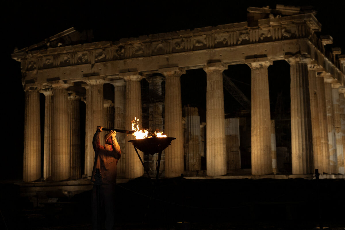 Olympics - 2026 Milano-Cortina Winter Olympics - 2026 Milano-Cortina Winter Olympics Flame Torch Relay - Athens, Greece - December 3, 2025 Greek rower Stefanos Ntouskos lights a cauldron with the Olympic Flame atop Acropolis Hill as the Parthenon temple is seen in the background. REUTERS