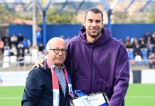 Η Ελλάς Σύρου βράβευσε τον Γιώργο Πρίντεζη πριν το παιχνίδι με τον Ολυμπιακό Γιώργος Πρίντεζης