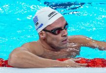 Ο Ανδρέας Βαζαίος πέρασε με τον καλύτερο χρόνο στα ημιτελικά των 100μ. μικτής ατομικής, πρόκριση και για την Παυλοπούλου Ανδρέας Βαζαίος