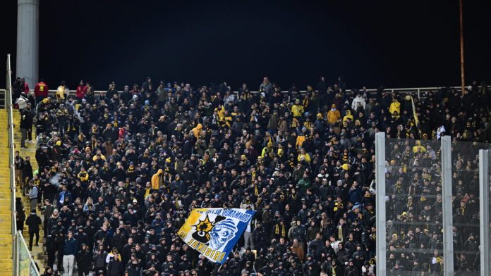 Πρόστιμο 30.000 ευρώ από την UEFA και ποινή με αναστολή Οι οπαδοί της ΑΕΚ στη Φλωρεντία (ΑΝΤΩΝΗΣ ΝΙΚΟΛΟΠΟΥΛΟΣ