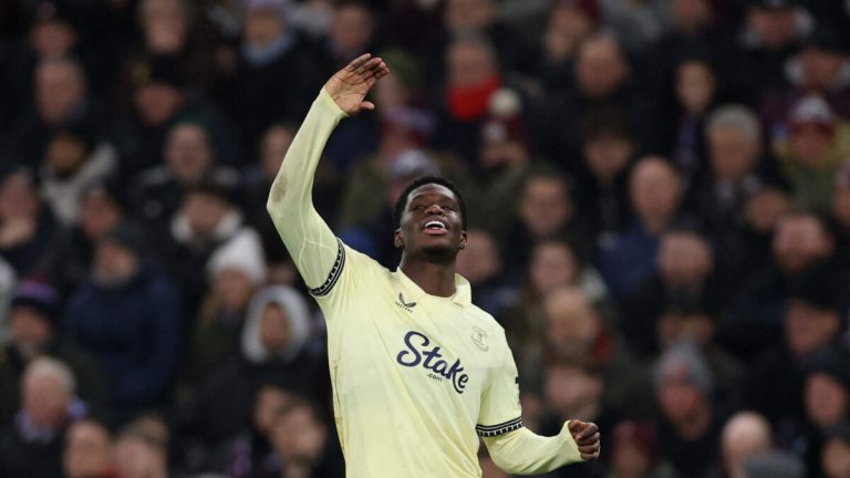 Έχασαν την ευκαιρία να μειώσουν τη διαφορά από την πρωτοπόρο Άρσεναλ οι «χωριάτες»