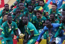 Δεν κινδυνεύει η συμμετοχή του Μαρόκου και της Σενεγάλης Οι παίκτες της Σενεγάλης πανηγυρίζουν στο Κύπελλο Εθνών Αφρικής