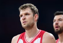 Ο Σάσα Βεζένκοφ τιμωρήθηκε με αποκλεισμό μίας αγωνιστικής στην GBL για την αποβολή του στο Κολοσσός Ρόδου Βεζένκοφ