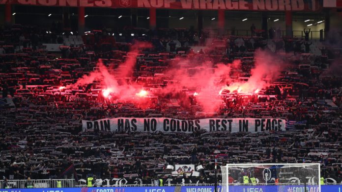 ΠΑΟΚ: Ενός λεπτού σιγή και συγκινητικές στιγμές με πανό και ΦΩΤΟ ΝΑΣΟΣ ΣΙΜΟΠΟΥΛΟΣ