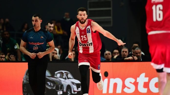 Ο Άλεκ Πίτερς