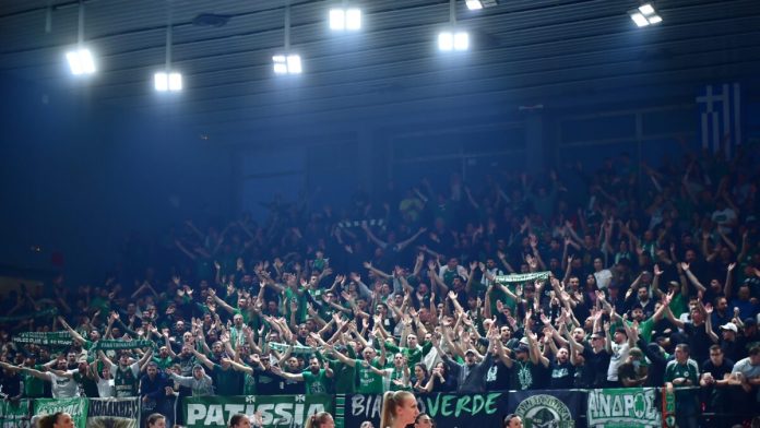 Η τρομερή αποθέωση από τον κόσμο του τριφυλλιού παρά τον ΔΗΜΗΤΡΗΣ ΜΠΙΡΝΤΑΧΑΣ