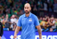 Ο Βασίλης Σπανούλης και η Ολυμπία Χοψονίδου παρακολούθησαν από κοντά τον γιο τους Θανάση σε αγώνα παίδων του Ολυμπιακού Βασίλης Σπανούλης