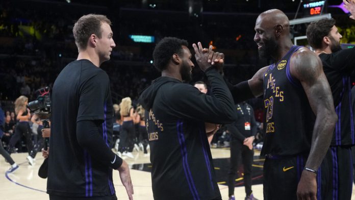 Ο Λεμπρόν Τζέιμς έδωσε την πρώτη ασίστ στον γιο του, Ο Λεμπρόν και ο Μπρόνι Τζέιμς