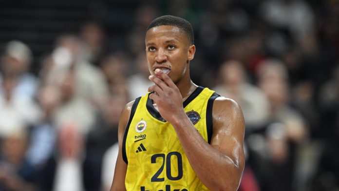 Ο Ντέβον Χολ της Φενερμπαχτσέ συμφώνησε με την Αρμάνι Μιλάνο Ο Ντέβον Χολ