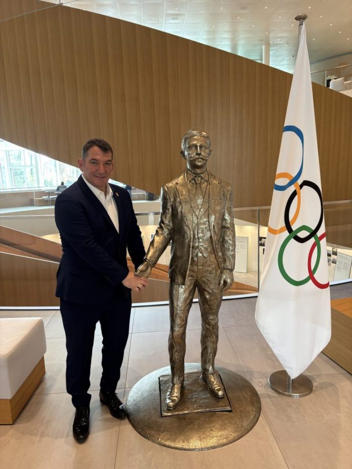 Ο Πύρρος Δήμας υπέγραψε στη Λωζάνη στον Τοίχο των Ολυμπιονικών, pyrros agalma koumperten