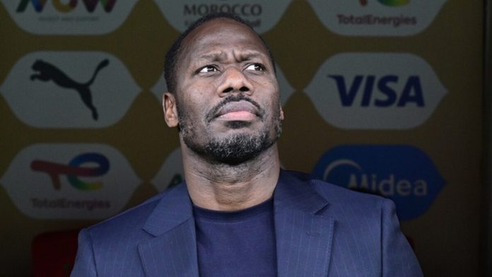 Ο προπονητής της εθνικής Σενεγάλης πήγε το τρόπαιο του Κυπέλλου Ο προπονητής της Σενεγάλης