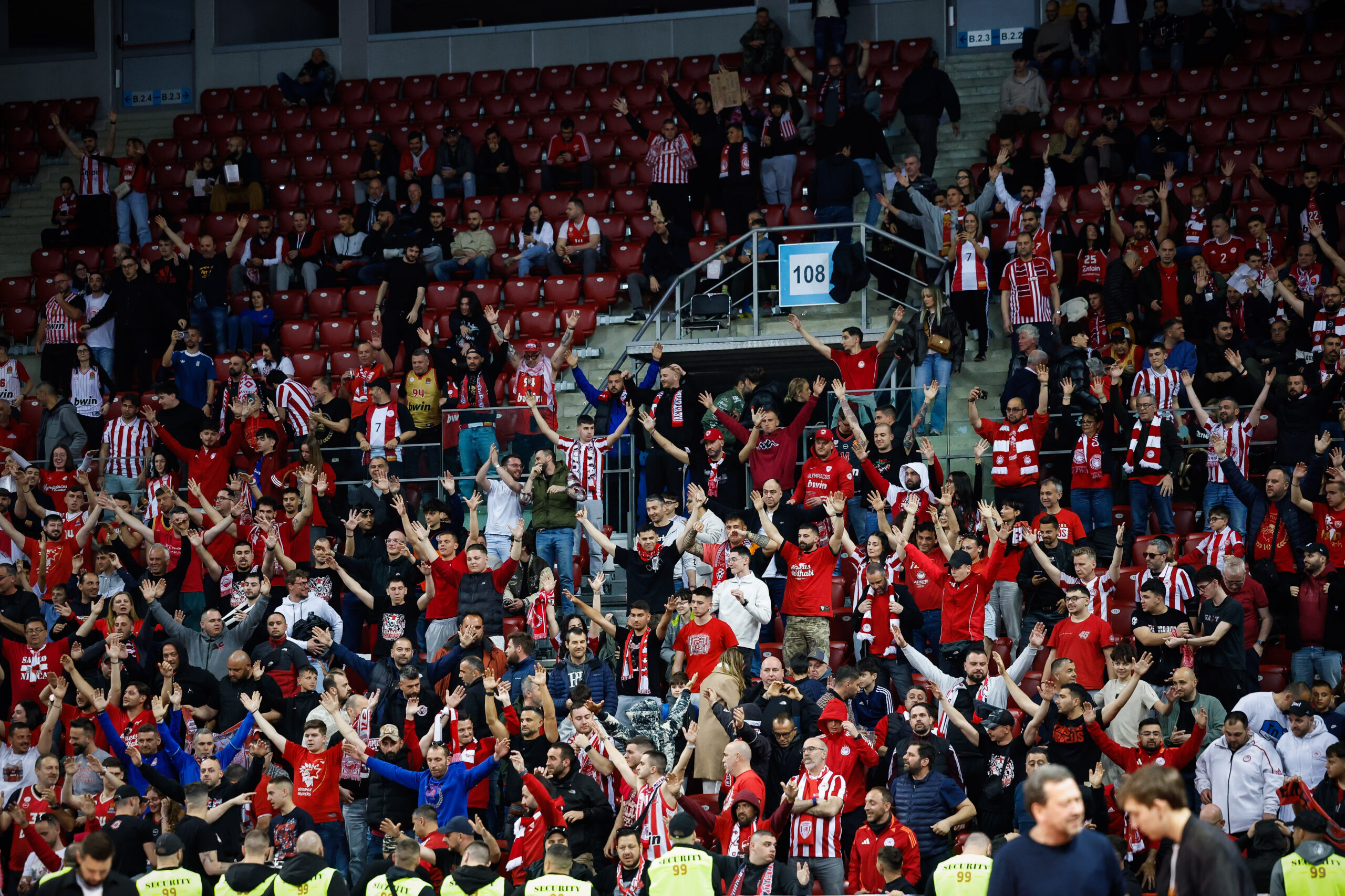 Οι φίλοι του Ολυμπιακού στη Σόφια/ EUROKINISSI