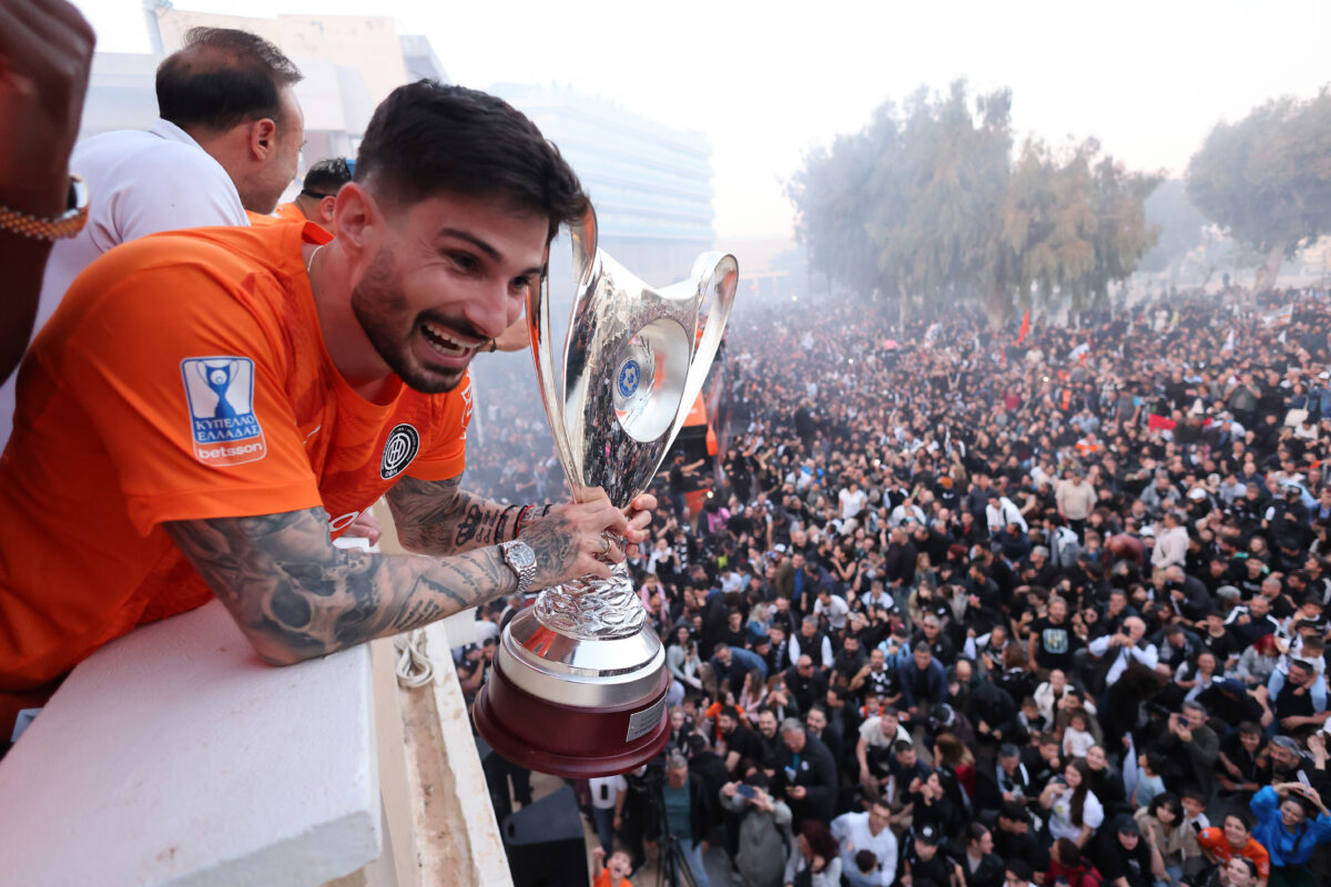 ΦΙΕΣΤΑ ΓΙΑ ΤΗΝ ΚΑΤΑΚΤΗΣΗ ΤΟΥ ΚΥΠΕΛΛΟΥ ΑΠΟ ΤΟΝ ΟΦΗ ΣΤΟ ΚΕΝΤΡΟ ΤΗΣ ΠΟΛΗΣ ΤΟΥ ΗΡΑΚΛΕΙΟΥ. (ΣΤΕΦΑΝΟΣ ΡΑΠΑΝΗΣ