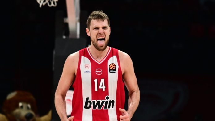 Sold out το Χάποελ Τελ Αβίβ Ο Σάσα Βεζένκοφ