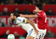 Άλωσαν το Ολντ Τράφορντ τα «παγώνια» και ξέφυγαν από τη ζώνη του υποβιβασμού Ο Μαρτίνες και ο Κάλβερτ-Λιούιν