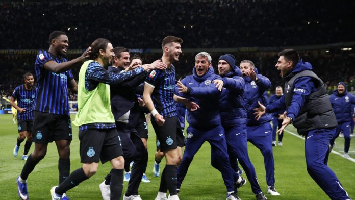 Οι παίκτες και το επιτελείο της Ίντερ