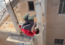 Γάλλος αθλητής του παρκούρ έγινε viral με ανατριχιαστικά άλματα σε ταράτσες της Αθήνας Ο Νασάν