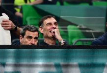 «Είμαστε μόνοι μας, τέλεια» είπε χαμογελαστός ΦΩΤΟ ΔΗΜΗΤΡΗΣ ΜΠΙΡΝΤΑΧΑΣ