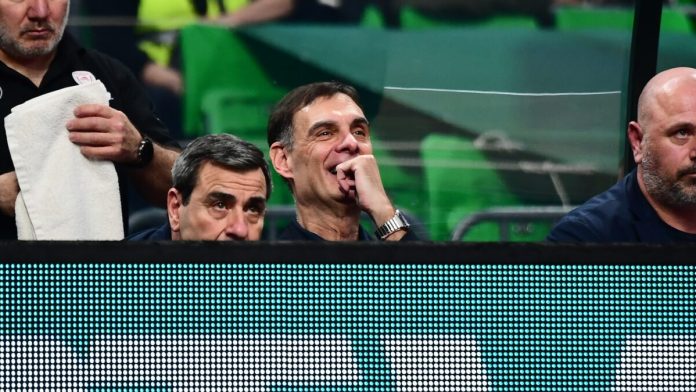 «Είμαστε μόνοι μας, τέλεια» είπε χαμογελαστός ΦΩΤΟ ΔΗΜΗΤΡΗΣ ΜΠΙΡΝΤΑΧΑΣ