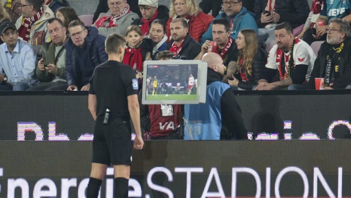 Διαιτητής στο VAR