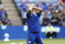 Η Λέστερ βρίσκεται κοντά στον υποβιβασμό της στη League One δέκα χρόνια μετά τον τίτλο της Premier League Λέστερ