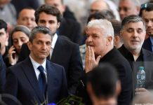 Με επικεφαλής τον Νίκο Σαββίδη η αντιπροσωπεία του ΠΑΟΚ στην κηδεία του πατέρα του Ραζβάν Λουτσέσκου Credit line: Alex Nicodim