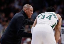 Τέλος ο Ντοκ Ρίβερς από τη θέση του προπονητή Ο Ντοκ Ρίβερς με τον Γιάννη Αντετοκούνμπο