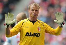 Νεκρός ο Αλεξάντερ Μάνινγκερ μετά από δυστύχημα με τρένο Augsburg's goal keeper Alex Manninger gestures during the Bundesliga soccer match between Bayern Munich and FC Augsburg at Allianz Arena in Munich, Germany, 11 May 2013. Photo by: Tobias Hase