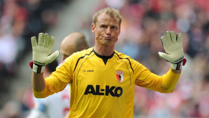 Augsburg's goal keeper Alex Manninger gestures during the Bundesliga soccer match between Bayern Munich and FC Augsburg at Allianz Arena in Munich, Germany, 11 May 2013. Photo by: Tobias Hase
