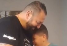 Ξέσπασε σε κλάματα μικρός οπαδός των Κρητικών για την παρουσία του στον τελικό του Κυπέλλου Ελλάδας Betsson Ο πατέρας και ο μικρός οπαδός