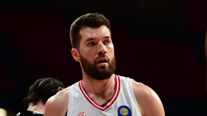 Ο Άλεκ Πίτερς