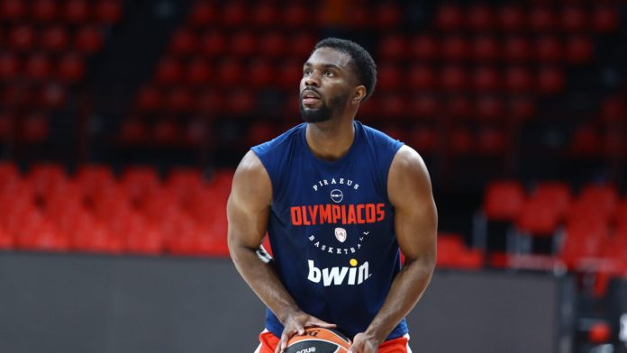 Ο Κίναν Έβανς επέστρεψε στην Ελλάδα και έκανε έκπληξη στους Ο Κίναν Έβανς