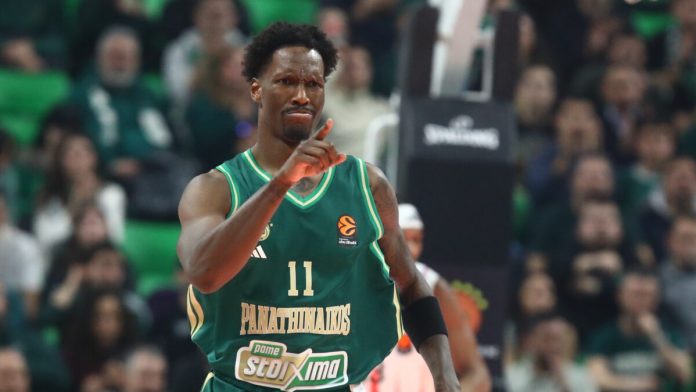 Ο Νάιτζελ Χέιζ Ντέιβις προπονήθηκε ατομικά στο γήπεδο της Χάποελ Τελ Ο Χέιζ Ντέιβις κόντρα στην Παρί (ΜΑΡΚΟΣ ΧΟΥΖΟΥΡΗΣ