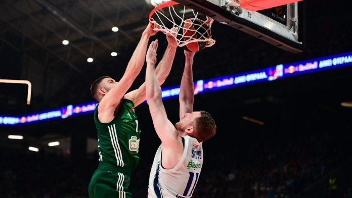 Ο Νίκος Ρογκαβόπουλος