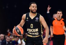 Ο Οκόμπο νόμιζε πως μπήκε καλάθι και βγήκε με την μπάλα εκτός γηπέδου Ο Οκόμπο