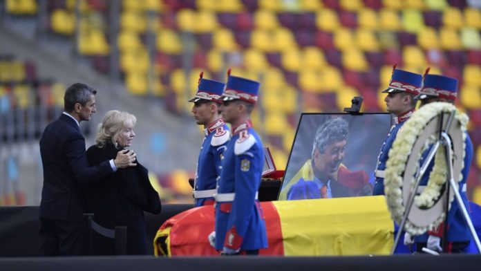 Ο Ραζβάν Λουτσέσκου παραμένει για δεύτερη ημέρα δίπλα στη σορό Ο Ραζβάν Λουτσέσκου