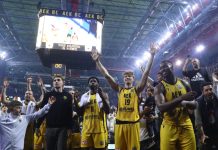 Οι έξαλλοι πανηγυρισμοί παικτών και οπαδών στη «Sunel Arena» μετά την πρόκριση της Ένωσης στο Final 4 του BCL ΦΩΤΟ ΜΑΡΚΟΣ ΧΟΥΖΟΥΡΗΣ