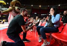 Οπαδός του Ολυμπιακού έκανε πρόταση γάμου στην αγαπημένη του στο παιχνίδι με τον Άρη ΣΕΦ