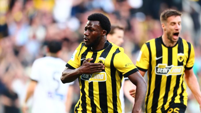 Ο Κοϊτά της ΑΕΚ πανηγυρίζει το δεύτερο γκολ κόντρα στον ΠΑΟΚ