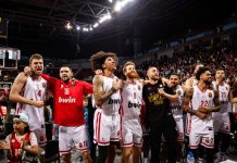 Πάρτι παικτών και φιλάθλων του Ολυμπιακού στη Σόφια για τη νίκη επί της Χάποελ Τελ Αβίβ Οι παίκτες του Ολυμπιακού