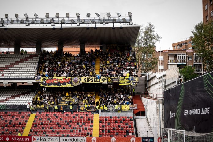 Ράγιο Βαγεκάνο - ΑΕΚ: Η κιτρινόμαυρη εξέδρα των οπαδών της ΦΩΤΟ Eurokinissi