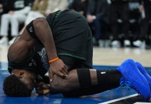 Ο Έντουαρντς μετά τον τραυματισμό του (AP Photo