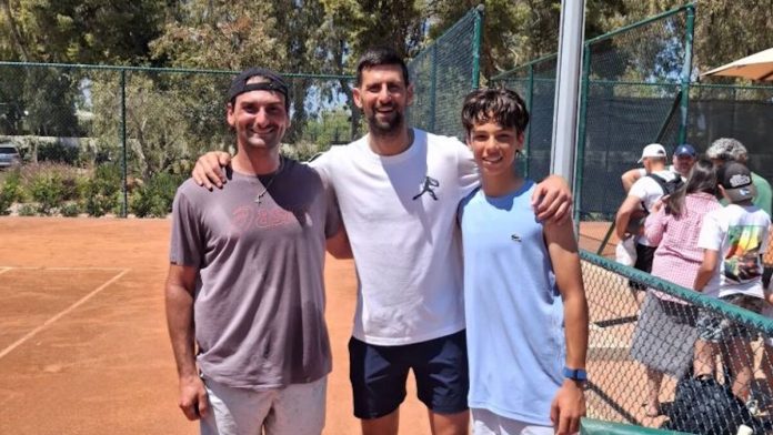 Ο Τζόκοβιτς και ο Παγώνης