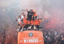 Το Ηράκλειο «κάηκε» και αποθέωσε Κόντη και ποδοσφαιριστές για την κατάκτηση του Κυπέλλου Ελλάδας Betsson ΦΙΕΣΤΑ ΓΙΑ ΤΗΝ ΚΑΤΑΚΤΗΣΗ ΤΟΥ ΚΥΠΕΛΛΟΥ ΑΠΟ ΤΟΝ ΟΦΗ ΣΤΟ ΚΕΝΤΡΟ ΤΗΣ ΠΟΛΗΣ ΤΟΥ ΗΡΑΚΛΕΙΟΥ. (ΣΤΕΦΑΝΟΣ ΡΑΠΑΝΗΣ