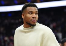 Χωρίς τον Γιάννη Αντετοκούνμπο η λίστα των παικτών με τις μεγαλύτερες πωλήσεις σε φανέλες της σεζόν Ο Γιάννης Αντετοκούνμπο