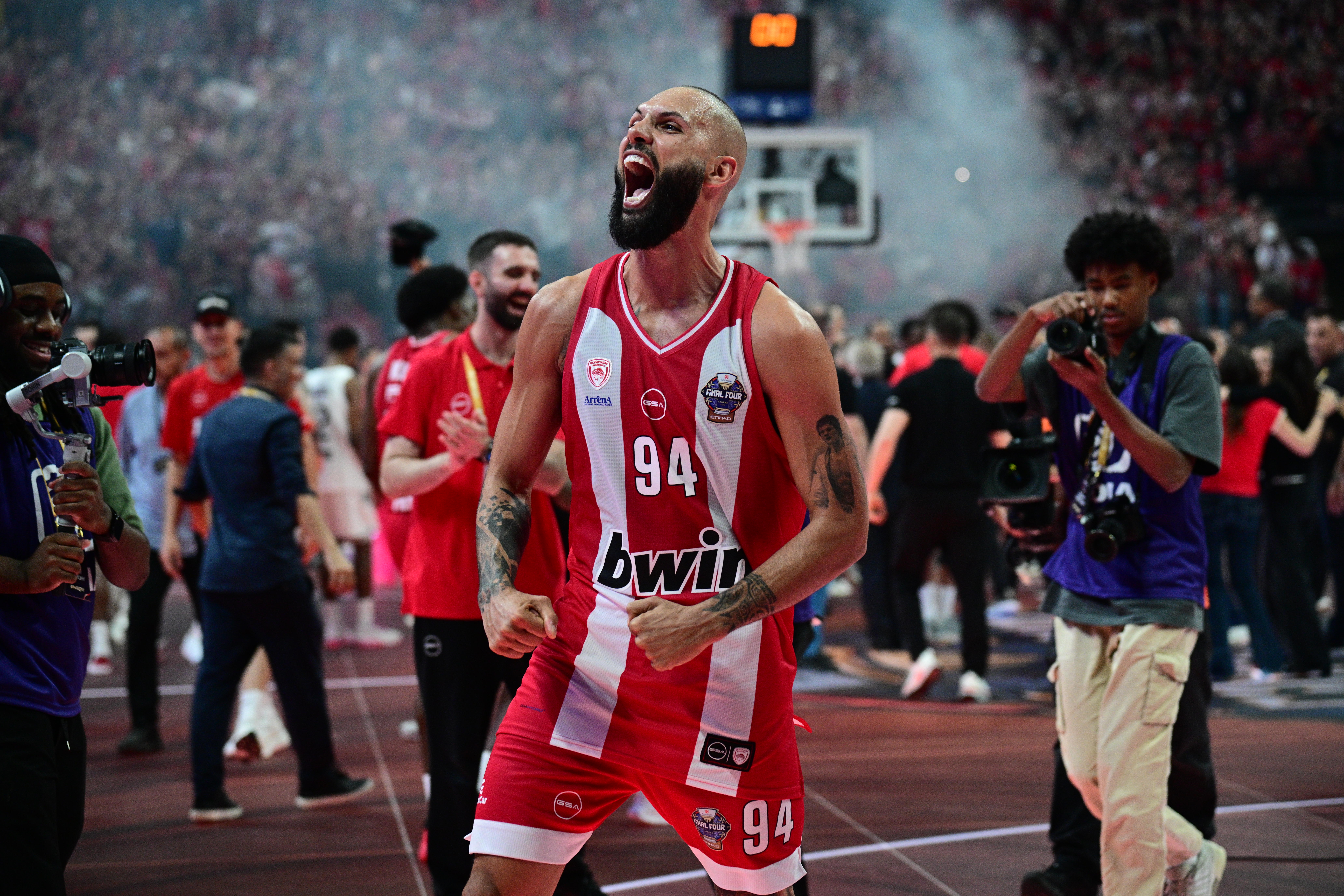 Οι απίθανοι πανηγυρισμοί των παικτών του Ολυμπιακού